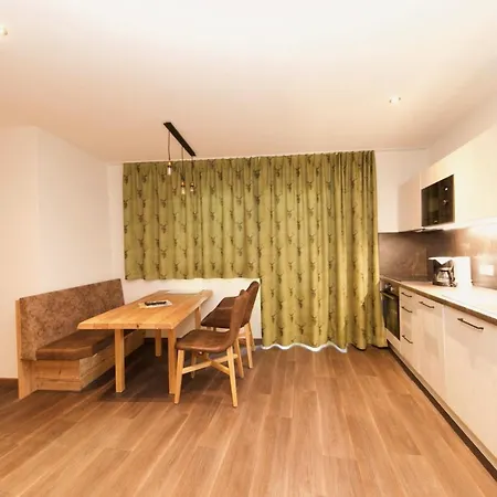Haus Alpenblick Apartment *