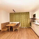 Haus Alpenblick דירה *